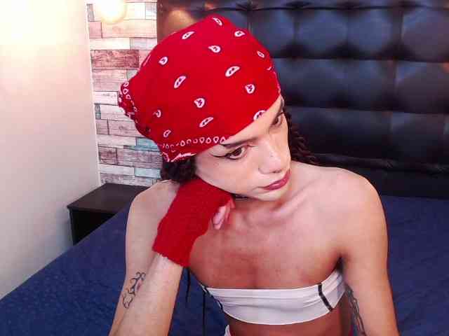 Foxy-Ella Live Webcam on BongaCams