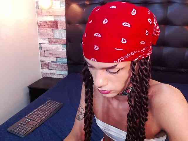 Foxy-Ella Live Webcam on BongaCams