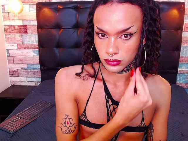 Foxy-Ella Live Webcam on BongaCams