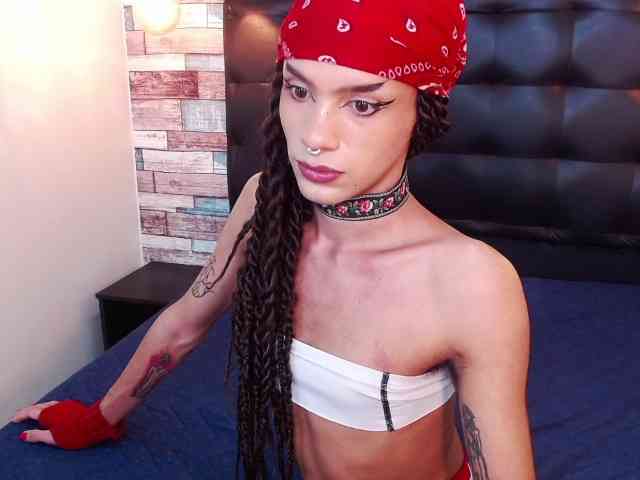 Foxy-Ella Live Webcam on BongaCams