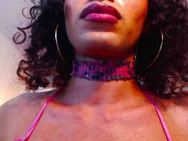 Foxy-Ella Live Webcam on BongaCams