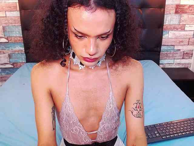 Foxy-Ella Live Webcam on BongaCams