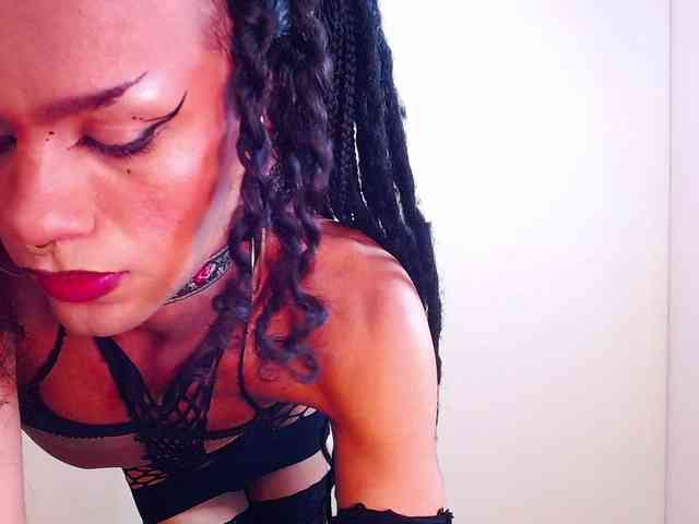 Foxy-Ella Live Webcam on BongaCams