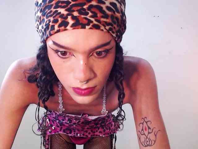 Foxy-Ella Live Webcam on BongaCams