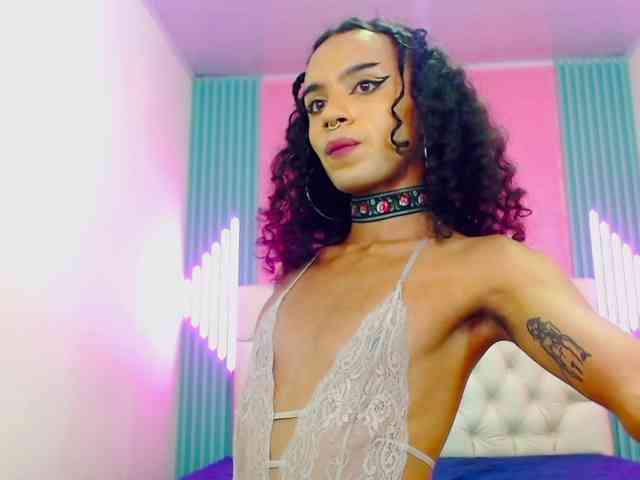 Foxy-Ella Live Webcam on BongaCams
