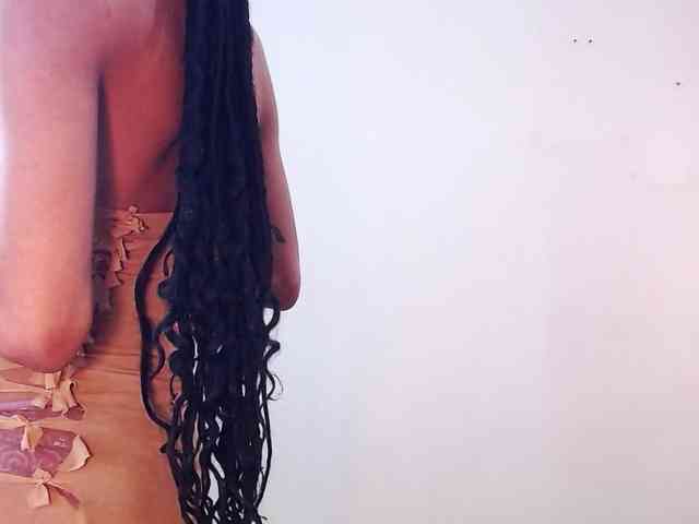 Foxy-Ella Live Webcam on BongaCams