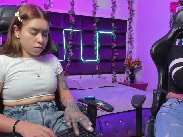 LizaAndCharlottt chat room