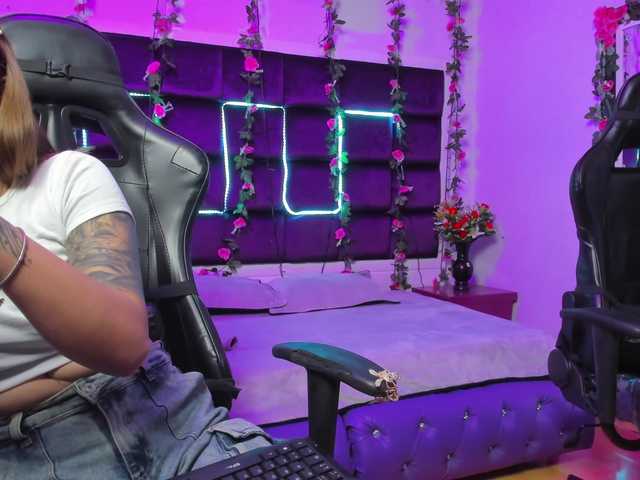  LizaAndCharlottt chat room