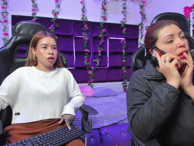  LizaAndCharlottt chat room