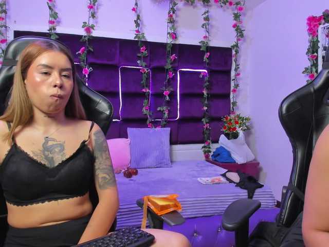  LizaAndCharlottt chat room