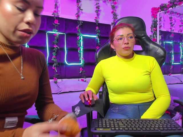  LizaAndCharlottt chat room