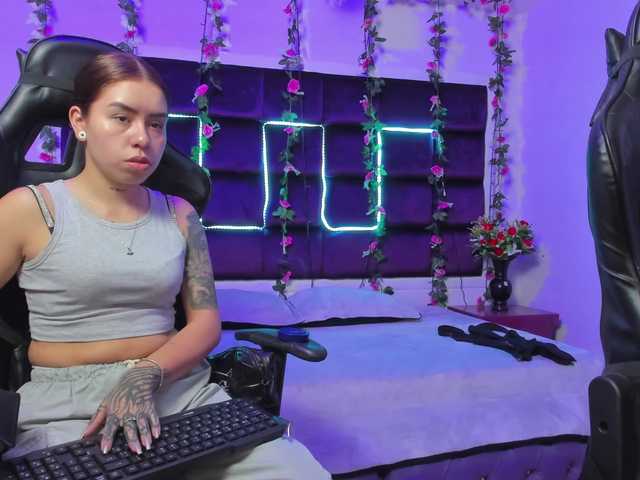  LizaAndCharlottt chat room