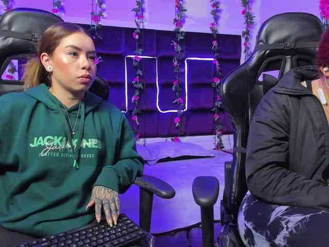 LizaAndCharlottt webcam