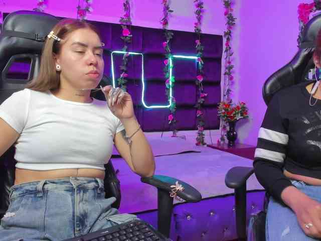 LizaAndCharlottt webcam