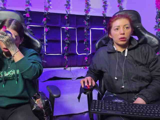 LizaAndCharlottt webcam