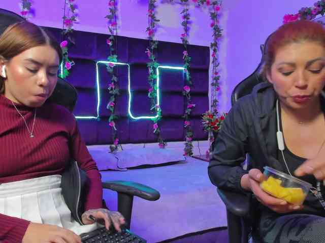 LizaAndCharlottt webcam