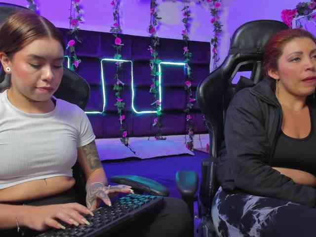LizaAndCharlottt webcam