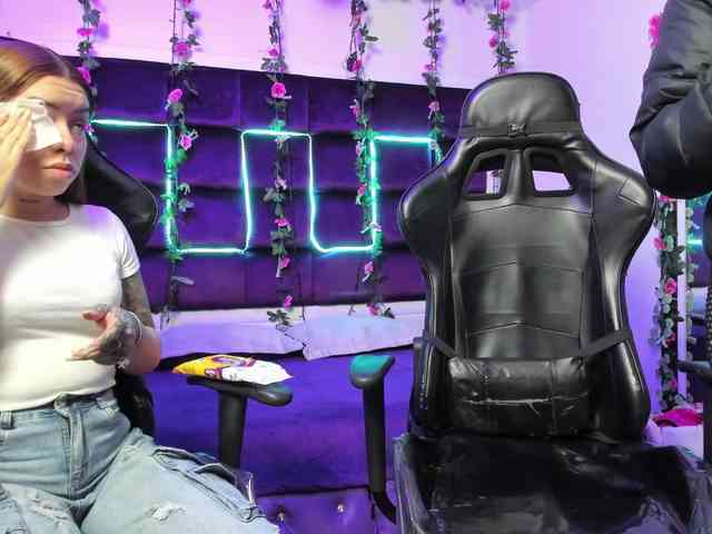 LizaAndCharlottt webcam