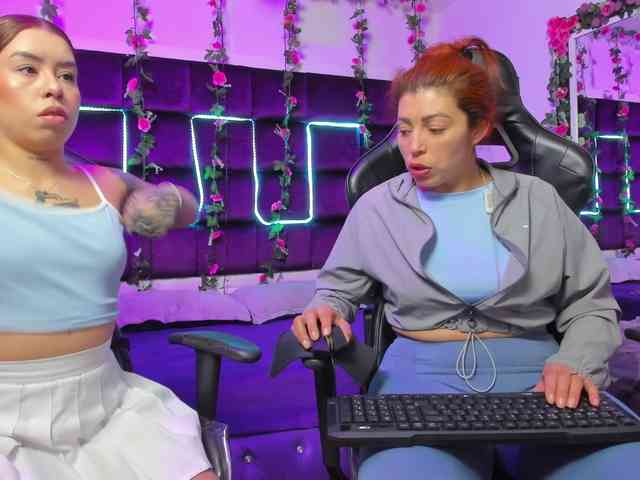 LizaAndCharlottt webcam