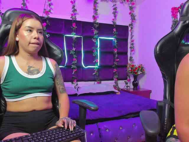 LizaAndCharlottt webcam