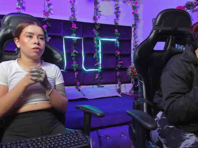LizaAndCharlottt webcam