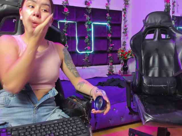 Модель: LizaAndCharlottt