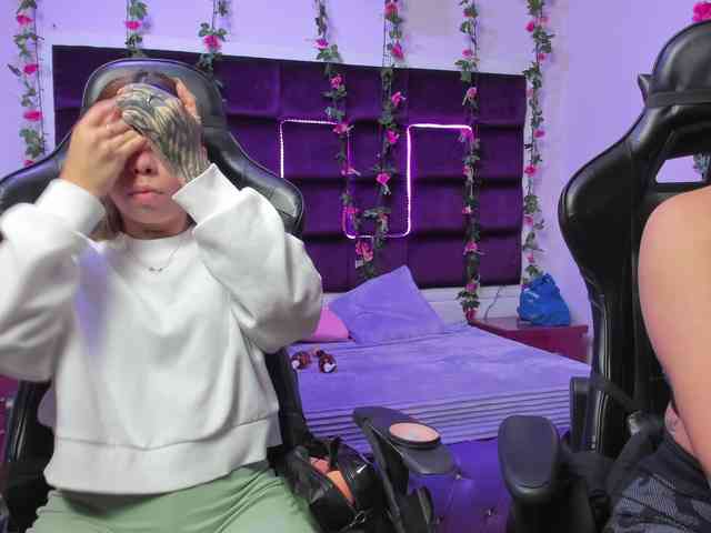 LizaAndCharlottt webcam