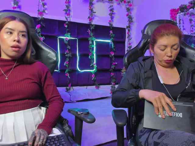 LizaAndCharlottt webcam