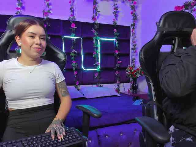 LizaAndCharlottt webcam
