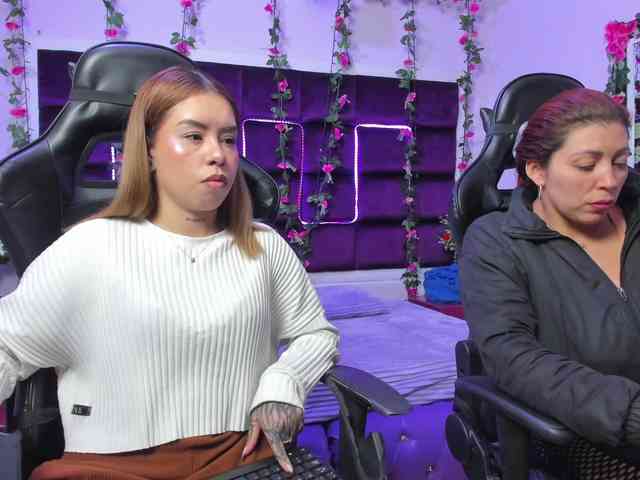 LizaAndCharlottt webcam