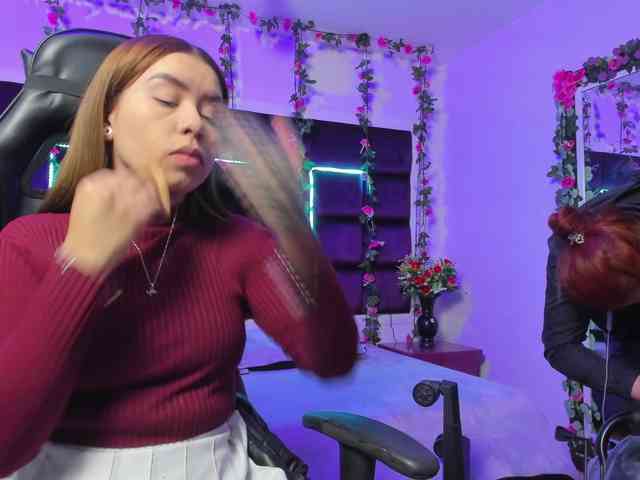 LizaAndCharlottt webcam
