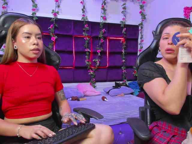 LizaAndCharlottt webcam