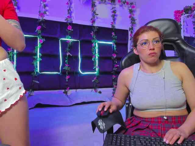 LizaAndCharlottt webcam