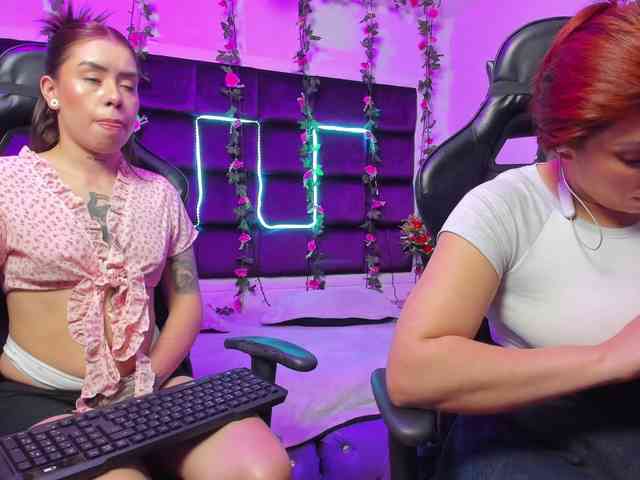 LizaAndCharlottt webcam