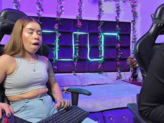 LizaAndCharlottt webcam