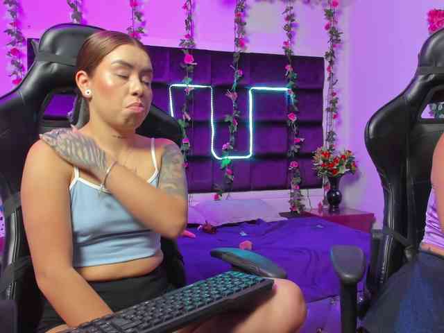 LizaAndCharlottt webcam