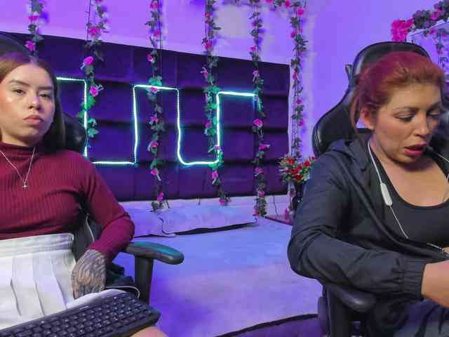 LizaAndCharlottt webcam