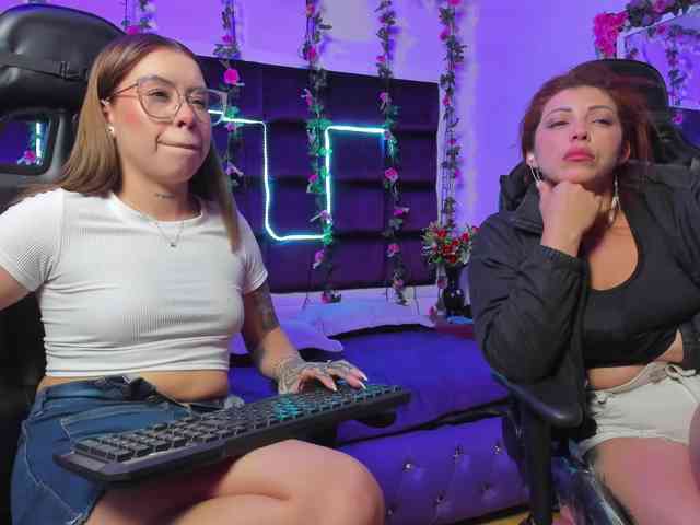 LizaAndCharlottt webcam