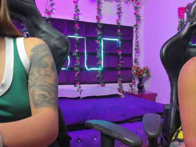 LizaAndCharlottt webcam