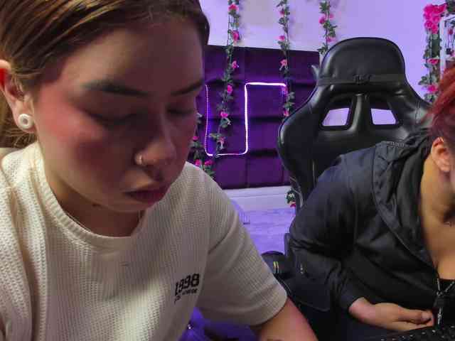 LizaAndCharlottt webcam