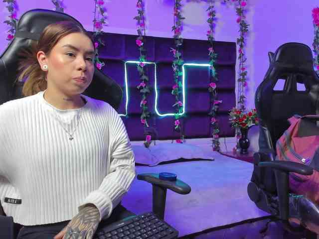 LizaAndCharlottt webcam