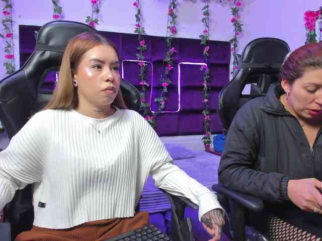 LizaAndCharlottt webcam