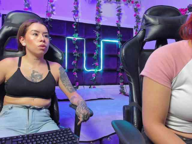LizaAndCharlottt webcam