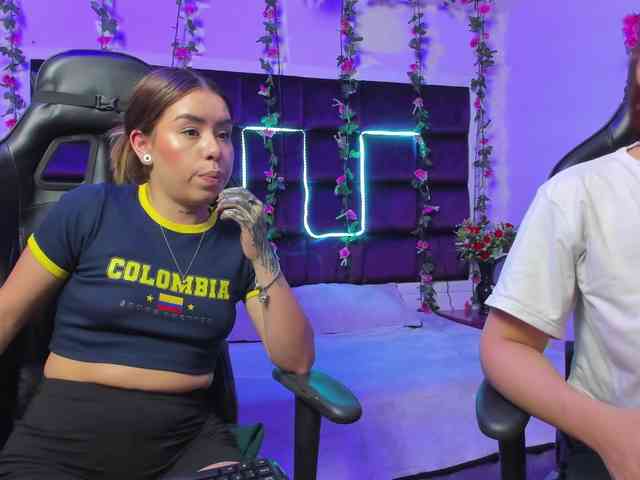 LizaAndCharlottt webcam