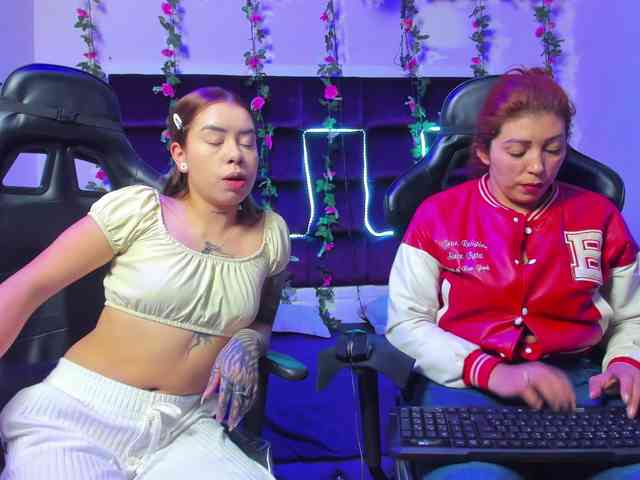 LizaAndCharlottt webcam