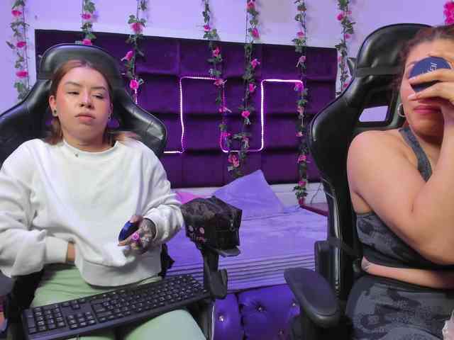 LizaAndCharlottt webcam