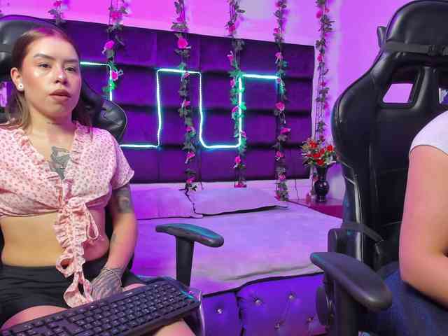 LizaAndCharlottt webcam