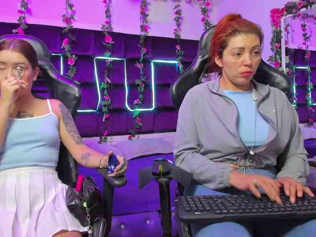 LizaAndCharlottt webcam