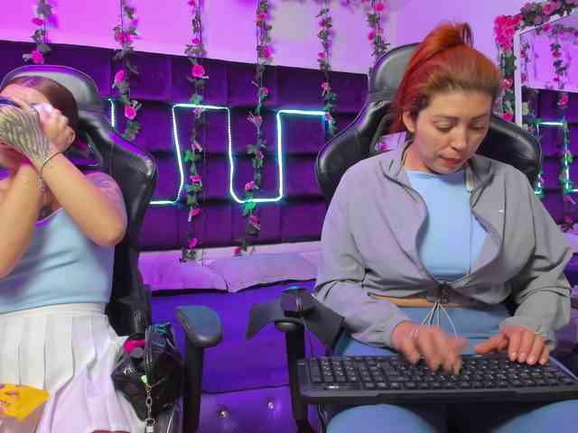 LizaAndCharlottt webcam