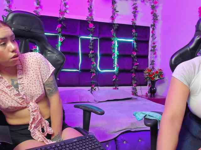 LizaAndCharlottt webcam